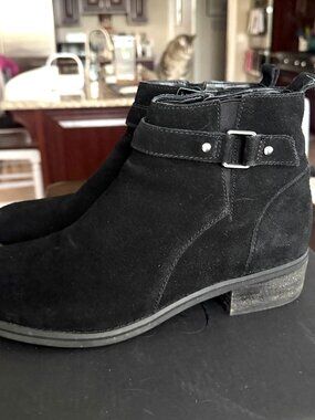 Blondo Luca Bootie in Black Waterproof Suede Size 10